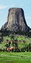 Devil's Tower depuis la route 24 (Wyoming, Etats-Unis)