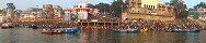 Les rituels matinaux du Gange à Varanasi (Inde)