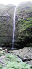 Chute d'eau dans le parc naturel de Ribeiro Frio (Ile de Madre, Portugal)