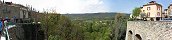 Vue depuis le mur d'enceinte de Moustiers-Sainte-Marie (Alpes-de-Haute-Provence, France)