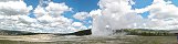 Le geyser Old Faithful à Yellowstone (Wyoming, Etats-Unis)