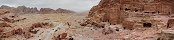 Le fond de la vallée et les Tombeaux à Petra (Jordanie)
