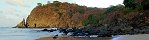 La plage de Meio et la falaise (Fernando de Noronha, Pernambuco, Brsil)