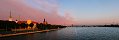 Coucher de soleil sur le fleuve à Riga (Lettonie)